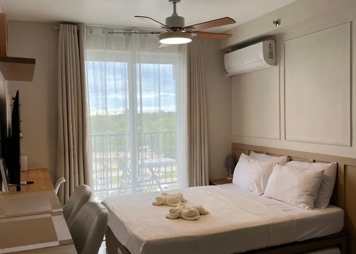 Fast Wifi Modern Condo Minutes Away From Airport *