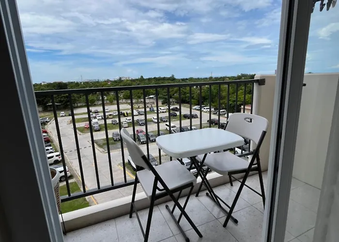 Fast Wifi Modern Condo Minutes Away From Airport *